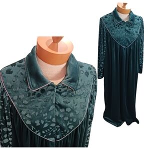 Vintage Women Velour Nightgown Robe Studio 36 Green Floral